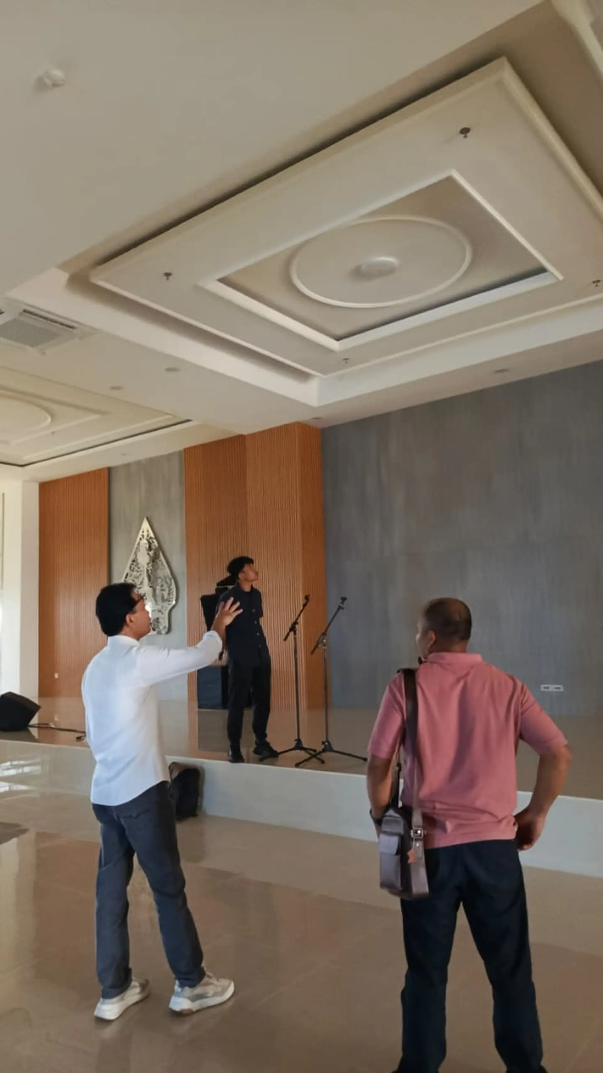 Survey Lapangan Instalasi Videotron dan PLTS di Universitas Soedirman