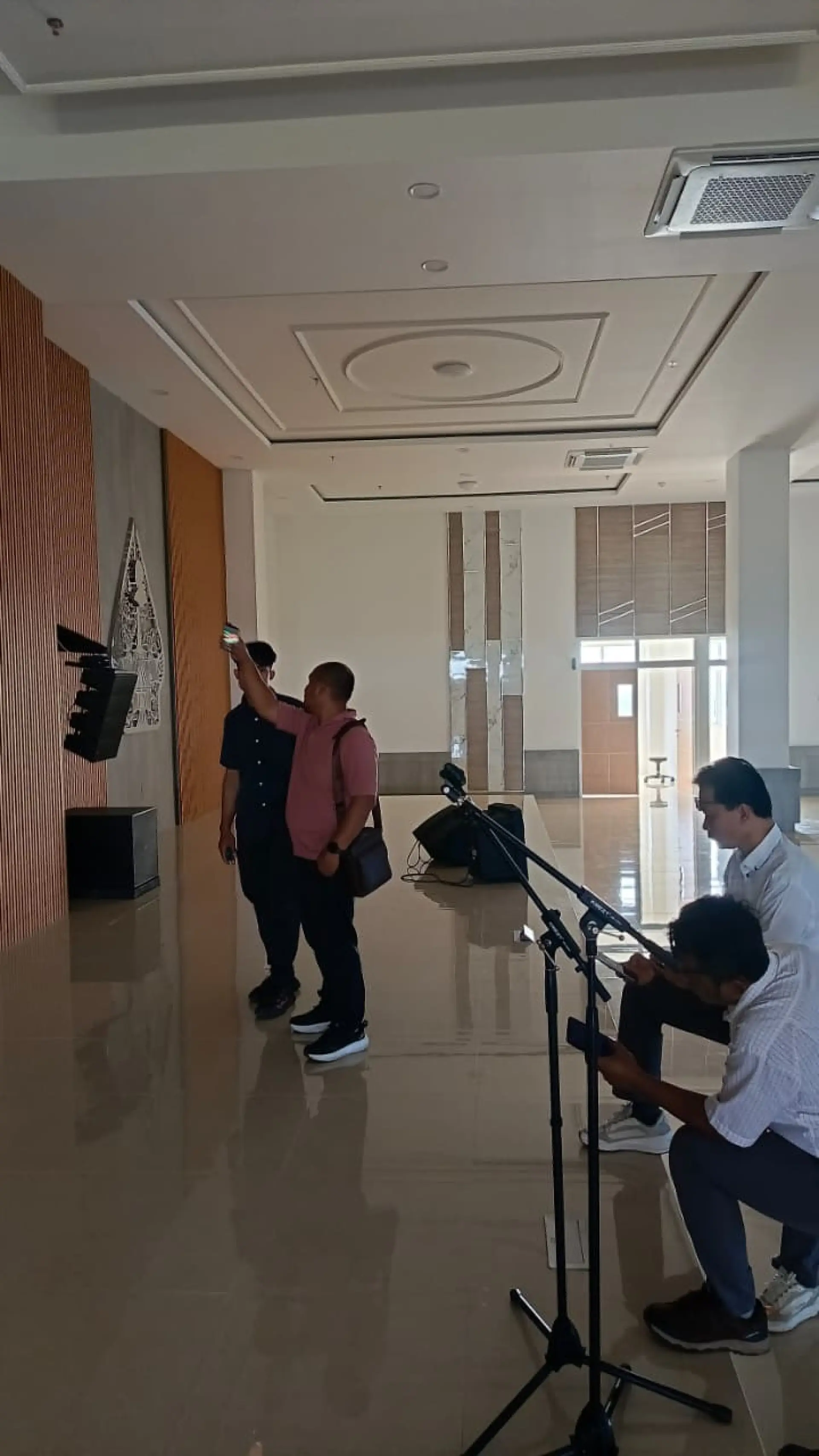 Survey Lapangan Instalasi Videotron dan PLTS di Universitas Soedirman